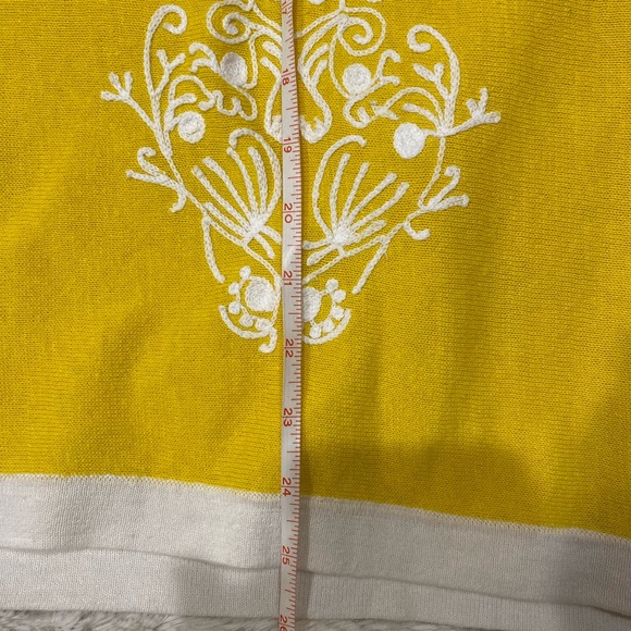 Banana Republic Yellow Knitted Linen V-Neck Top with White Embroidery size Large - Picture 10 of 11